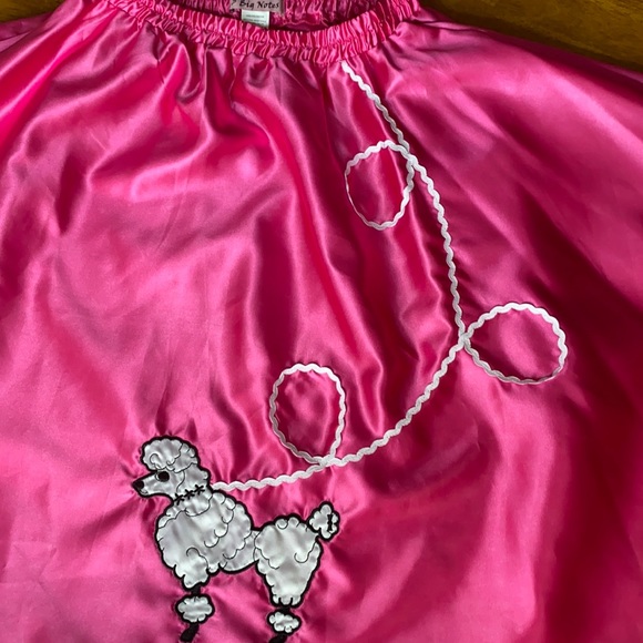Poodle skirt in bright pink with stretchy waist - Picture 3 of 7